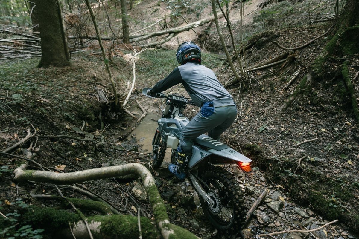 Husqvarna presenta le nuove Enduro Pro 2026